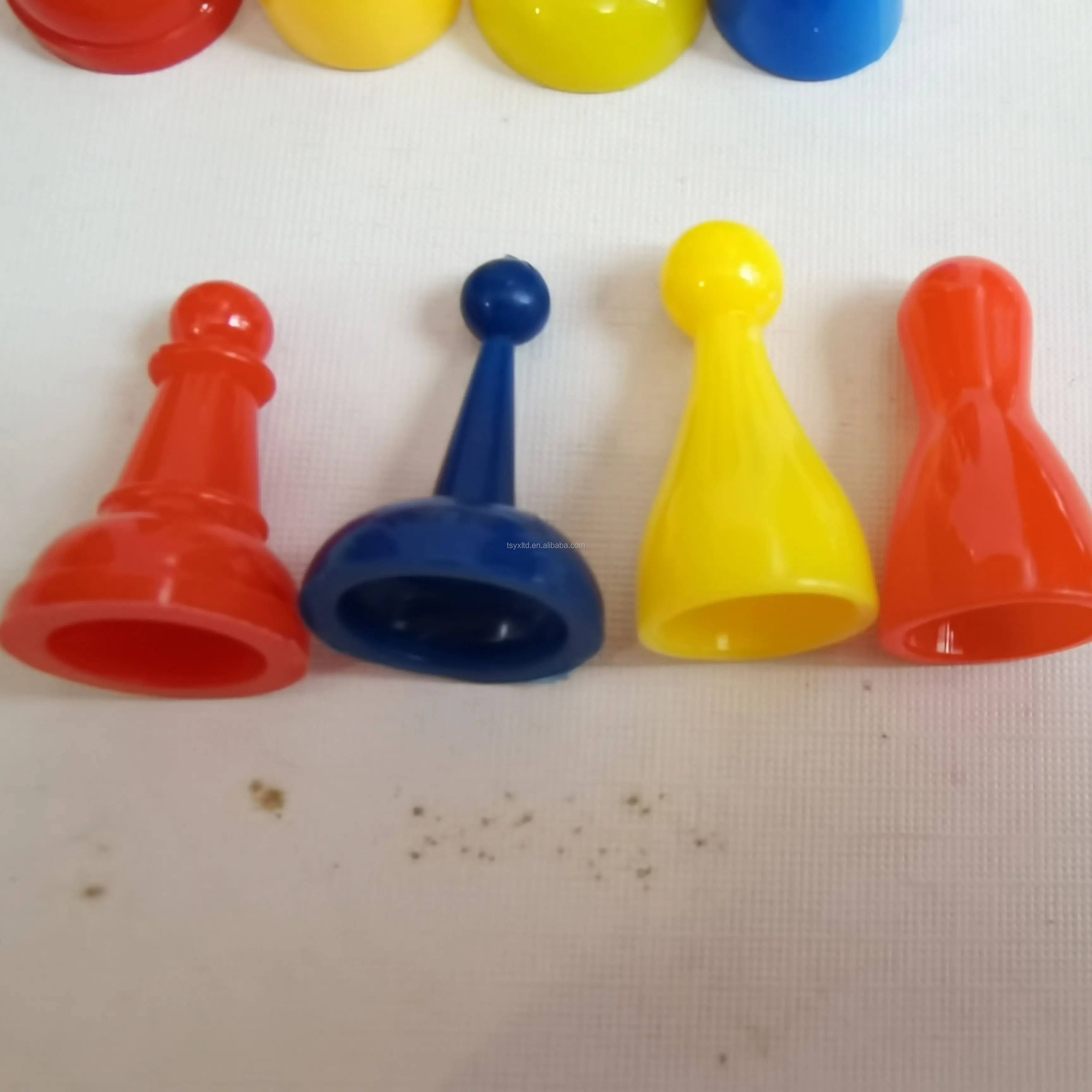 مصنع مجلس لعبة بيادق مبيت بلاستيكي بيدق الشطرنج قطع للبيع