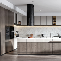 Lemari Dapur Ramah Lingkungan Bergaya Modern dari Kayu Lapis MDF, Papan Partikel, dan Melamin dengan Motif Kayu untuk Interior Villa