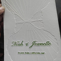Cartes de vœux personnalisées en carton avec logo imprimé en relief, impression Vanille, menu imprimé en typographie (forme de coquille en papier fantaisie) Modèle