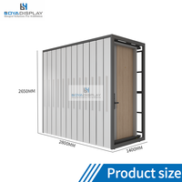 Présentoir de porte coulissante sur mesure pour salle d'exposition avec bras réglables et glissières robustes pour porte intérieure de magasin