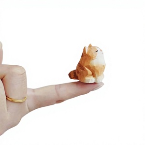 Regali a Tema Gatto, Statuetta in Miniatura di Gatto Tabby, Piccola Scultura in Legno Intagliata a Mano per Decorazione Casa - Product Image 1