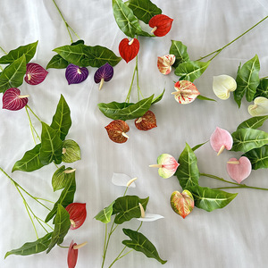 Fleur artificielle d'anthurium simulée à 2 têtes de la marque Meiyu Craft Flower Factory, idéale pour la décoration intérieure et les halls d'hôtel. - Product Image 1
