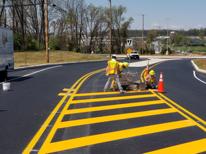 China Manufacturer Thermoplastic Hot Melt Road Marking <b>Paint</b> for Zebra Crossing Highway Road Signs - Product Image 5