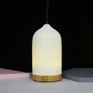 Difusor de Aroma Creativo con Rayas Blancas, Humidificador Portátil USB de 0.5L con Luces Decorativas para el Hogar - Product Image 5