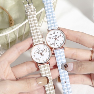 Reloj de Cuarzo para Mujer con Correa a Cuadros y Esfera de Estrellas, Elegante y Casual, Regalo para Damas - Product Image 2