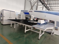 Presse à poinçonner CNC pour le traitement des tôles en acier inoxydable