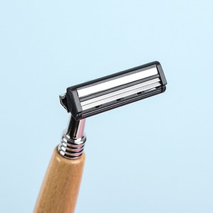 Eco Natural Premium Hotel Amenities Desechables Bambú Madera Maquinilla <span class=keywords><strong>de</strong></span> afeitar Kit Dos cuchillas <span class=keywords><strong>de</strong></span> <span class=keywords><strong>acero</strong></span> <span class=keywords><strong>inoxidable</strong></span> Característica ecológica - Product Image 4