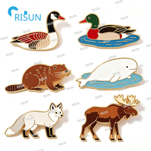 Imán de nevera, insignia, broche, pin esmaltado y pin de solapa personalizados de Canadá con motivos de Oso polar canadiense, Castor, Oso Kermode, Caribú, Ganso y Alce - Product Image 4