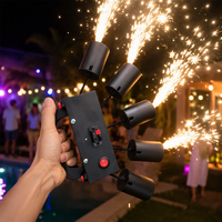 Machine à fontaines de feux d'artifice portative à 5 doigts, en forme d'éventail, à cinq tubes, pour effets de scène de mariage et de fête, avec poignée DGrip et batterie
