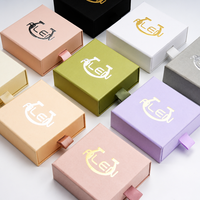 Boîte d'emballage de bijoux en carton rigide de luxe avec logo personnalisé, style tiroir coulissant avec poignée en ruban pour bague, collier, boucles d'oreilles