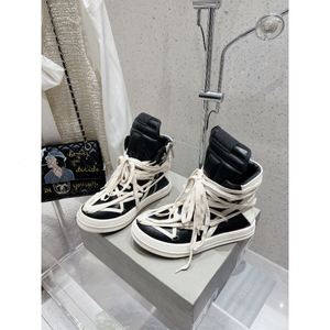 Bottes en cuir classiques et simples unisexes, baskets plates de marque de créateurs de haute qualité et tendance - Product Image 1