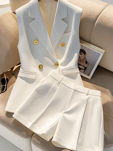 <span class=keywords><strong>Completo</strong></span> estivo <span class=keywords><strong>elegante</strong></span> da ufficio per donna, blazer senza maniche e pantaloncini corti, con bottoni dorati, bianco, due pezzi. - Product Image 5