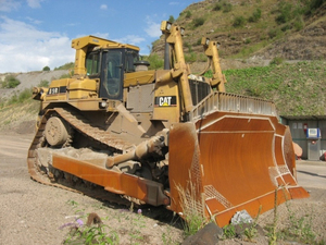 Bulldozer sur chenilles D9N d'occasion, moment de charge élevé 40000 kg, capacité de nivellement 8,6 m - Product Image 3