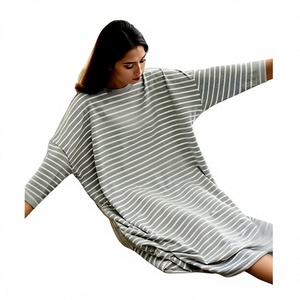 T-shirt ample à manches longues et col rond rayé pour femme, personnalisable avec des plumes, toutes saisons, 100% coton, séchage rapide, écologique - Product Image 6
