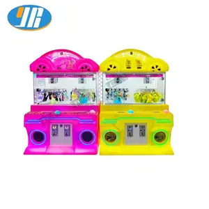 Mini máquina de juego de plástico que funciona con monedas PARA 2 JUGADORES, garra de planeta de la suerte con <span class=keywords><strong>probabilidad</strong></span> de premio controlable para niños, tipo empujador de monedas - Product Image 1