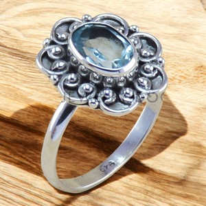 แหวนพลอยบุษราคัมสีฟ้า925เงินสเตอริงที่มีการออกแบบดั้งเดิมเครื่องประดับทำด้วยมือชั้นดีขายส่งแหวนเงินจำนวนมาก - Product Image 1