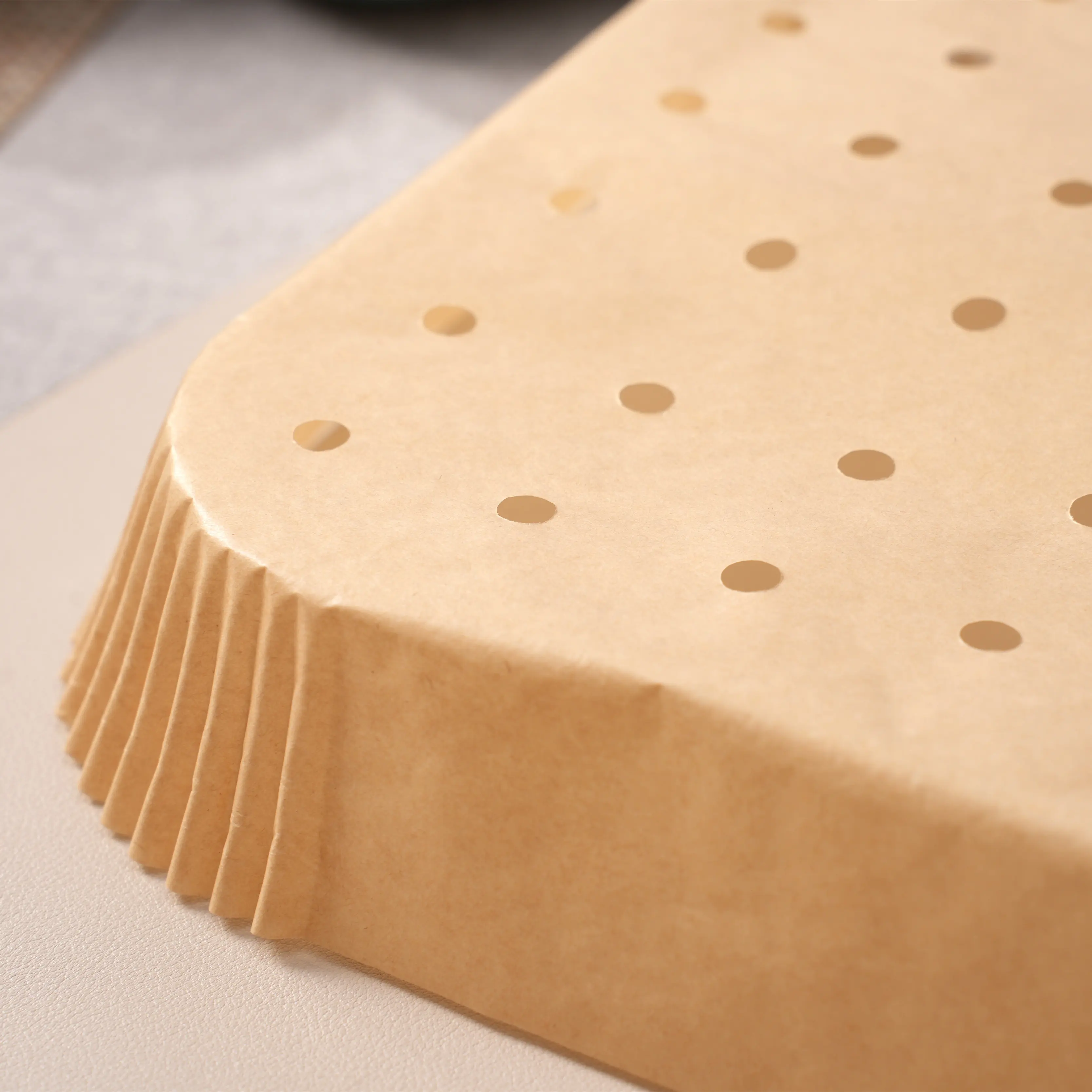 Papier de cuisson pour friteuse à air Offre Spéciale avec trou Doublure en papier jetable Doublure en papier carré de 6.3 pouces 20CM