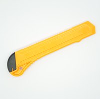 Couteau utilitaire en plastique à manche ABS rétractable en acier à haute teneur en carbone de 18mm pour la découpe de cartons de boîtes OEM/ODM