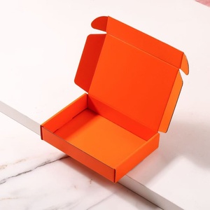 Caja <span class=keywords><strong>de</strong></span> papel Kraft corrugada plegable con logotipo personalizado, revestimiento UV para impresión en relieve, envío exprés para ropa/camisetas - Product Image 4