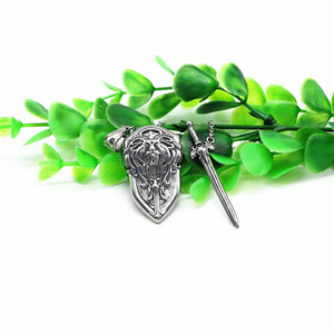 Yunnique-collar con colgante de espada y escudo de acero de titanio para hombre y mujer, joyería de moda, regalo, diseño geométrico, forma de escudo - Product Image 4