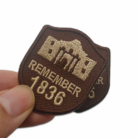Badges brodés personnalisés en forme de bouclier et écussons brodés avec support adhésif, style culturel américain