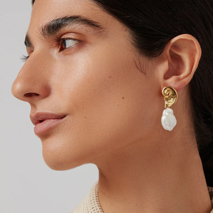 ต่างหูแบบห้อย ชุบทอง ประดับมุก ดีไซน์ทรงเรขาคณิต สำหรับผู้หญิง สวมใส่ได้ทุกวัน - Product Image 4