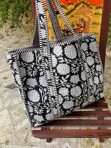 Sac fourre-tout matelassé en coton imprimé, élégant, fait main, motifs ethniques, pour voyage et shopping, sac à bandoulière - Product Image 2