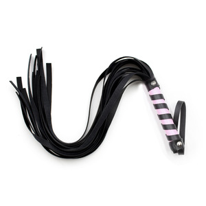 แส้หนัง SM Pleasure Whip พร้อมพู่หนัง สำหรับผู้ชายและผู้หญิง ใช้สำหรับการฝึกซ้อม การตีเบาๆ และการเล่นกันแบบเซ็กซี่ ของเล่นทางเพศ - Product Image 3