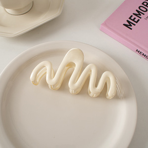 Design de mode 2024 gelée colorée <span class=keywords><strong>laque</strong></span> ondulée acrylique pinces à <span class=keywords><strong>cheveux</strong></span> pour femmes pinces à requin colorées - Product Image 6