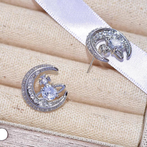 Boucles d'oreilles clous Céleste Lune et Planète pour Femme, Bijoux Tendance Scintillants et Audacieux - Product Image 6