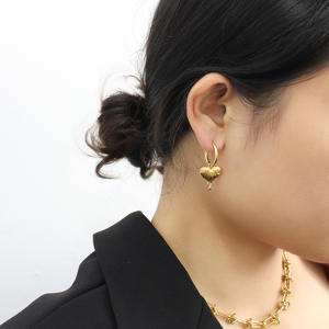 Venta al por mayor de joyería de moda 18K chapado en oro pendientes de acero inoxidable 2025 <span class=keywords><strong>noticias</strong></span> en forma de <span class=keywords><strong>corazón</strong></span> Cuba alta calidad multi estilo pendiente - Product Image 1
