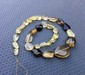 Vente en gros de 30 pièces de pépites à facettes en quartz citron naturel de haute qualité en forme de pépites à facettes en quartz citron jaune véritable - Product Image 4