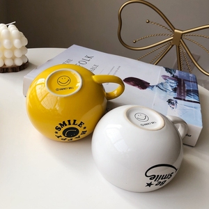 Taza <span class=keywords><strong>de</strong></span> <span class=keywords><strong>café</strong></span> grande <span class=keywords><strong>de</strong></span> cerámica amarilla <span class=keywords><strong>de</strong></span> 380Ml Diseño <span class=keywords><strong>de</strong></span> cara feliz con <span class=keywords><strong>sol</strong></span> sonriente para el desayuno Taza cómoda <span class=keywords><strong>de</strong></span> leche <span class=keywords><strong>de</strong></span> avena para uso diario - Product Image 5