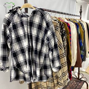 <span class=keywords><strong>เสื้อ</strong></span><span class=keywords><strong>เชิ้ต</strong></span>แขนยาว<span class=keywords><strong>ลาย</strong></span>สก็อตมือ<span class=keywords><strong>สอง</strong></span>สำหรับผู้หญิงหรือผู้ชาย ยี่ห้อ YiJiaYi เนื้อผ้าหนา อุ่น เหมาะสำหรับฤดูหนาว - Product Image 3