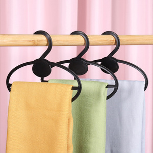 Factory Direct Supermarket Commonly Used Round Towel Hanger <b>Plastic</b> Scarf Hangers Black <b>Plastic</b> Scarf Cloth Coat Hanger - Product Image 2