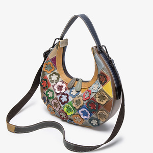 Bolso de mujer de cuero genuino con flores empalmadas en colores, adecuado para un solo hombro, cuerpo cruzado y transporte a mano - Product Image 4