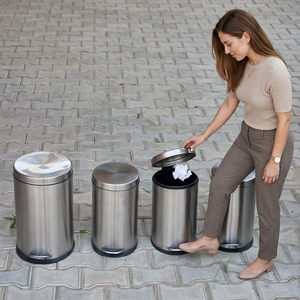 ถังขยะทรงกระบอกสแตนเลสแบบเหยียบ ดีไซน์มินิมอล สำหรับใช้ในครัว - Product Image 2