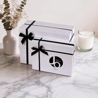 Boîte cadeau rigide personnalisée en satin avec nœud, en papier blanc recyclable, enduit UV, pour mariage, anniversaire, souvenir, logo personnalisé, vente en gros