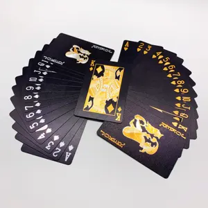 Luxe Nieuwe Ontwerp Zwarte Goud Poker Kaarten Duurzaam Waterdichte Pvc Poker Speelkaarten Dek Relatiegeschenk