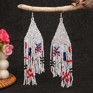 ต่างหูทองเหลืองทรงเรขาคณิตทันสมัย ประดับพู่หลากสีสันลายดอกไม้สไตล์วินเทจ พร้อมลูกปัดข้าวสำหรับผู้หญิง UIONEN 1848 - Product Image 3