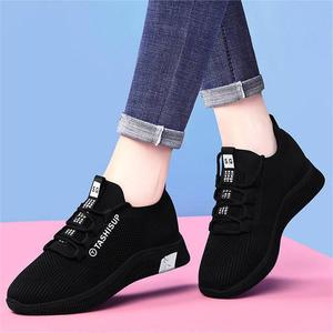 Baskets légères à prix réduit Vente en gros Chaussures décontractées d'été en maille respirante pour femmes - Product Image 4