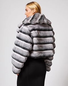 Abrigo Corto de Piel Sintética de Conejo Rex Chinchilla Clásico para Mujer con Cuello Generoso de Piel Sintética de Conejo, Venta al por Mayor - Product Image 2
