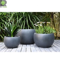 Minimalis dalam ruangan/luar ruangan 30/40/50/63cm pot bunga abu-abu hitam mulus dicat beton serat kaca melingkar untuk penjualan Taman