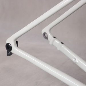 Cadre de vélo de route en fibre de carbone super léger à câblage interne personnalisé TT-X70 avec support de pédalier et patte de dérailleur UDH pour freins à disque - Product Image 5