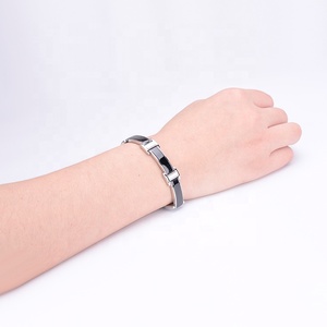 <span class=keywords><strong>BioMag</strong></span>-pulsera biomagnética de acero inoxidable para hombre, brazalete minimalista ajustable con placa negra, para terapia magnética - Product Image 3