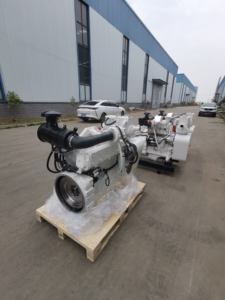 <span class=keywords><strong>Moteur</strong></span> diesel marin Dongfeng Cumins 6 cylindres 4 temps refroidi par <span class=keywords><strong>eau</strong></span> 5,9 <span class=keywords><strong>L</strong></span> 150 CV <span class=keywords><strong>sur</strong></span> bateau complet B5.9 - Product Image 3