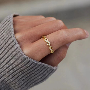 Anello Mobius da donna, stile minimalista francese, elegante gioiello da dito alla moda - Product Image 3