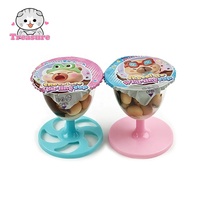 Jouet mignon en forme de coupe à vin, base de toupie en chocolat, tasse à biscuits en chocolat