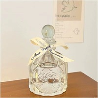 Bouteille d'aromathérapie transparente sérigraphiée de style Ins Diffuseur de roseaux en rotin sans flamme Design Tête de beauté volatile