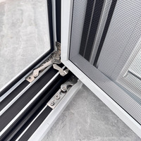 Fenêtre à battants basculants et pivotants à grille blanche avancée avec construction en aluminium à rupture de pont thermique pour les résidences de luxe
